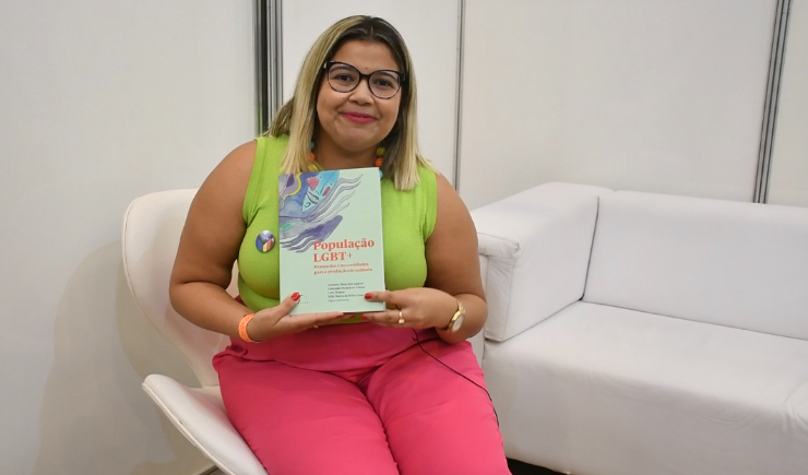 Membro do GT sobre Cuidado Farmacêutico à população LGQTQIA+ dá dica de livro