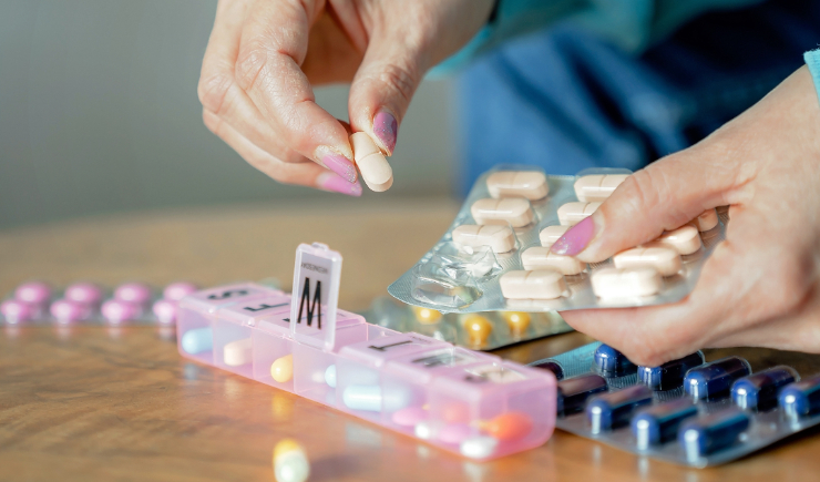 Cuidado com o uso de organizadores de medicamentos