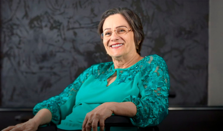Câmara lança nova versão de livro sobre a vida da farmacêutica Maria da Penha