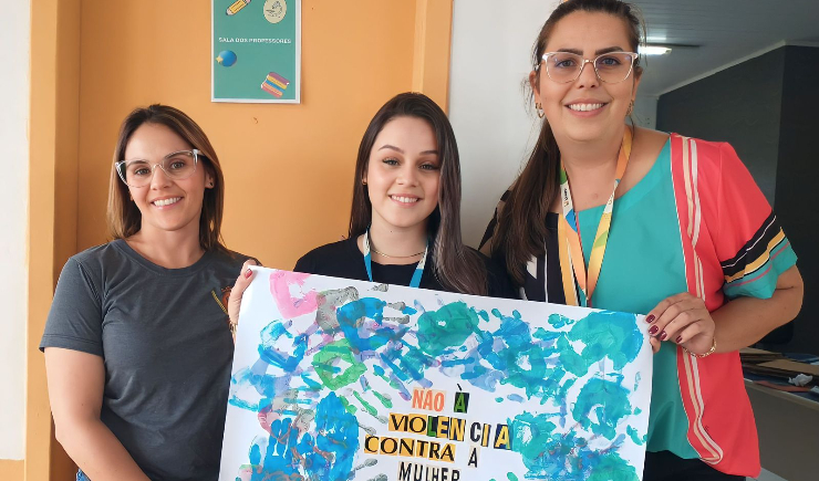 Violência contra mulher é abordada por acadêmica de Farmácia em turmas de ensino fundamental
