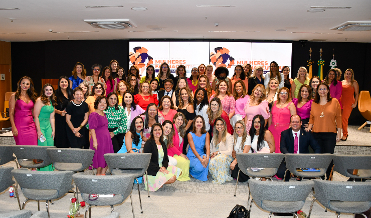 I Encontro Nacional de Mulheres Farmacêuticas reuniu representantes do setor e homenagens