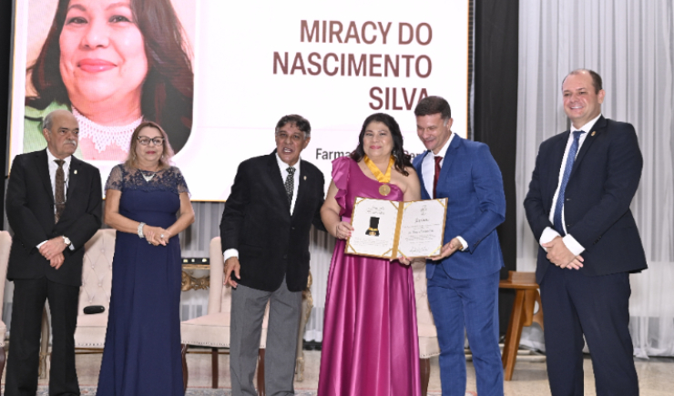 Farmacêuticos precisam perder a timidez, diz presidente do CFF