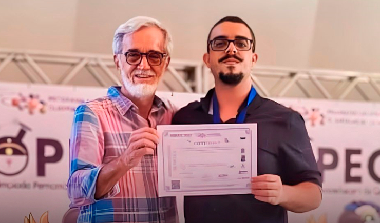 Estudante de Farmácia recebe medalha de ouro na Olimpíada Brasileira de Ensino Superior de Química